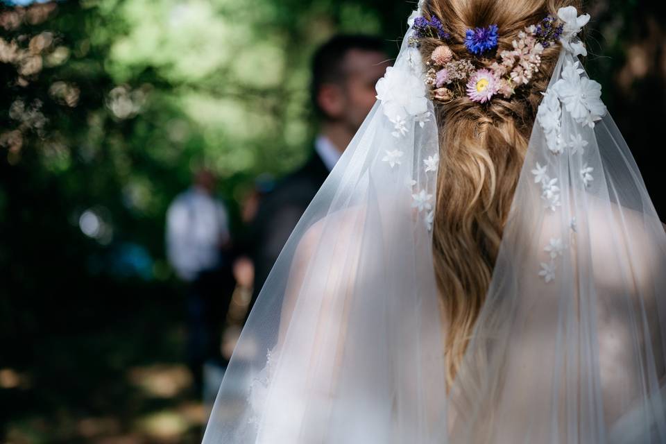 Fiori tra i capelli