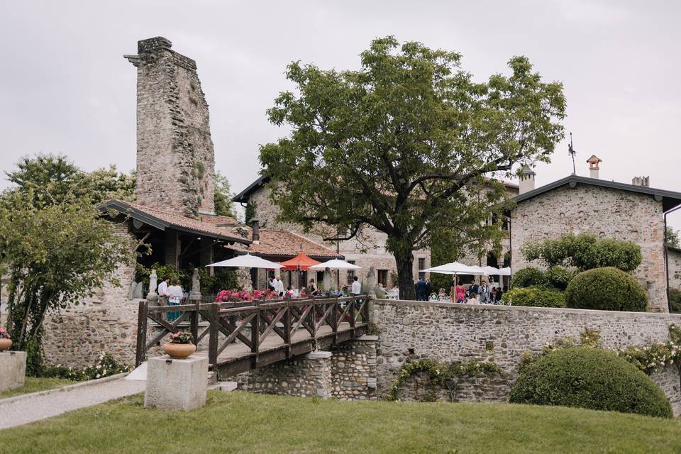 Il ponte e la corte del Castel