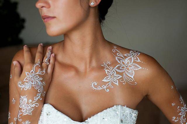 Body painting sulla sposa