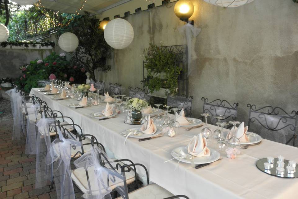 Table arrangement