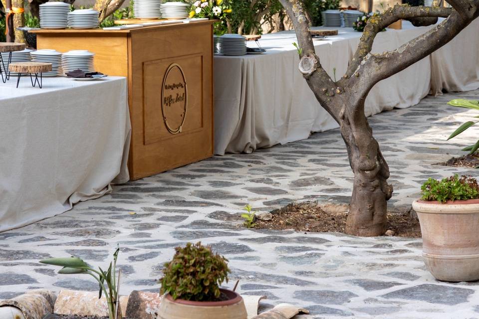 Buffet nel giardino
