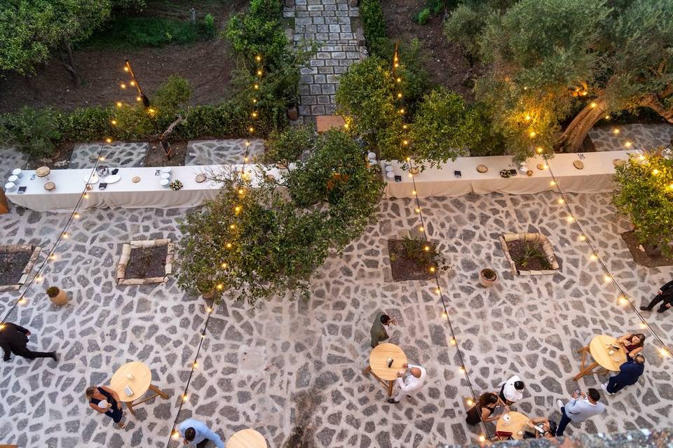 Buffet nel giardino