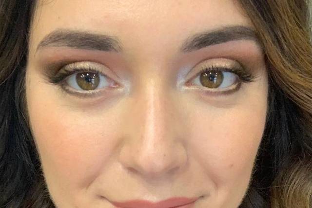 Make up testimone