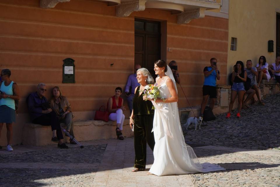 Arriva la Sposa con la mamma