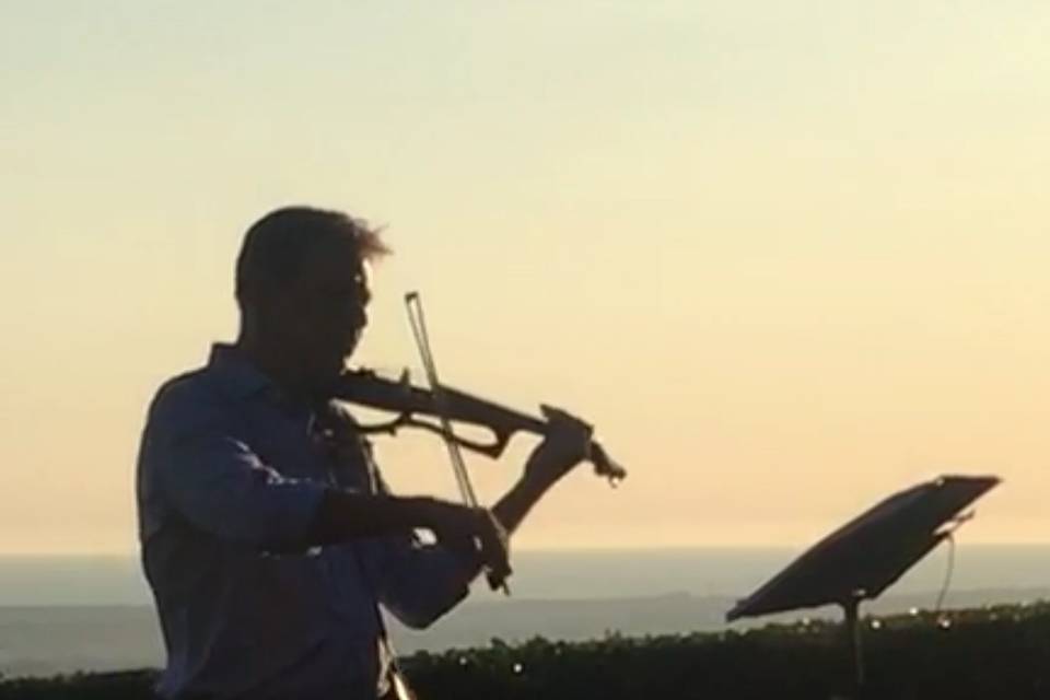 Violino elettrico al tramonto