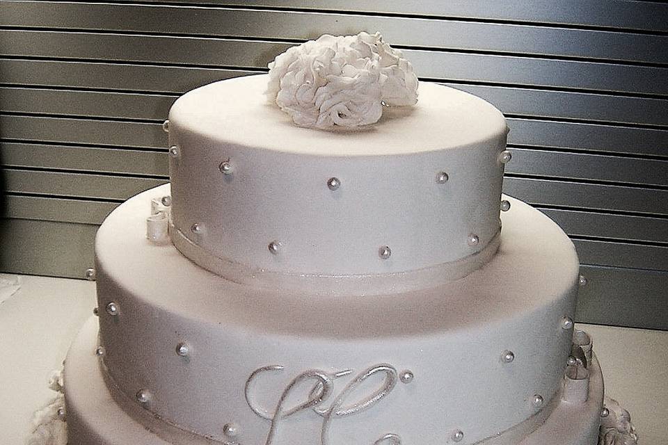 Classic wedding cake