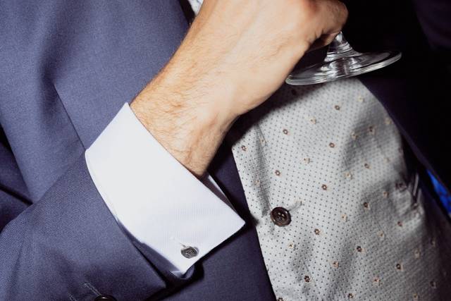 Dettagli sartoriali sposo