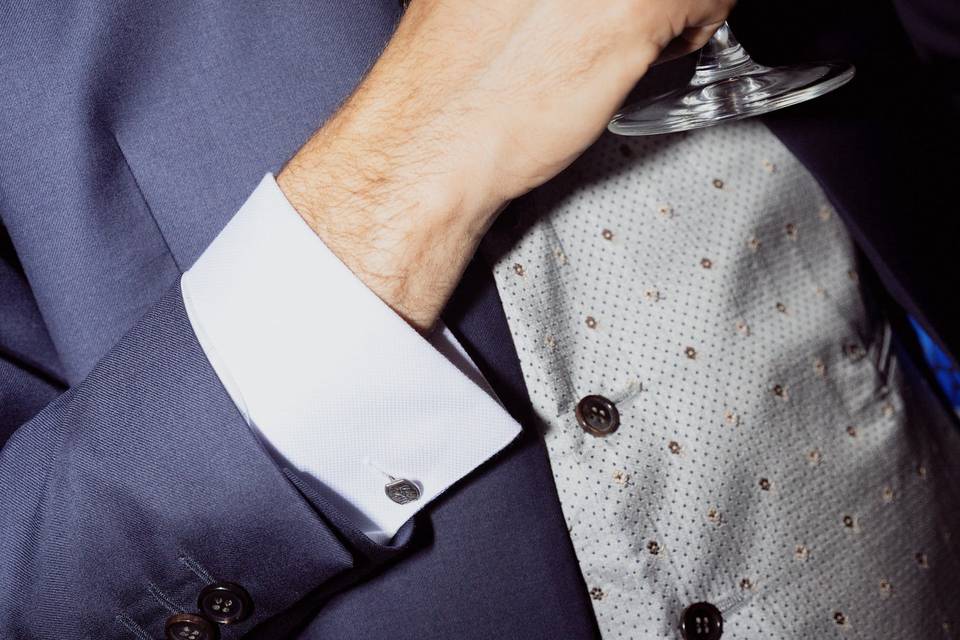 Dettagli sartoriali sposo