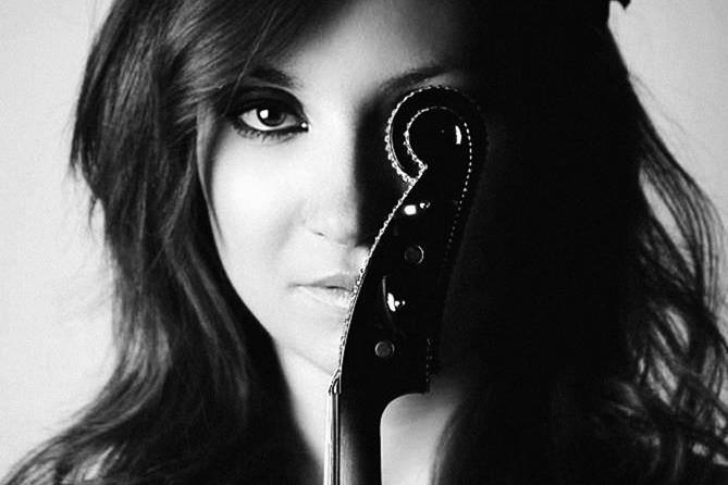 Laura (violinist show)