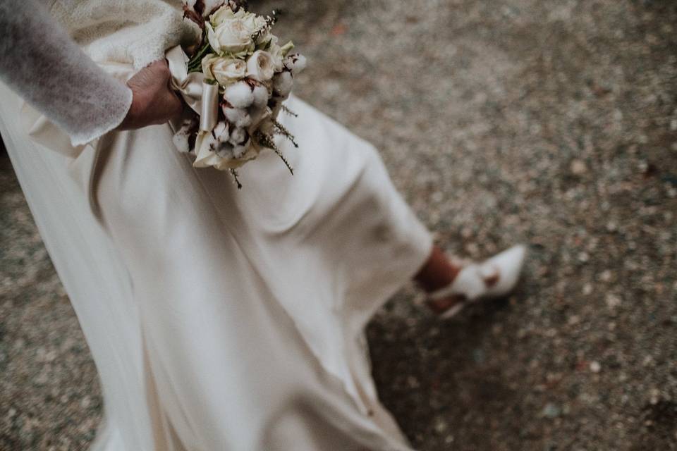 Sposa con bouquet