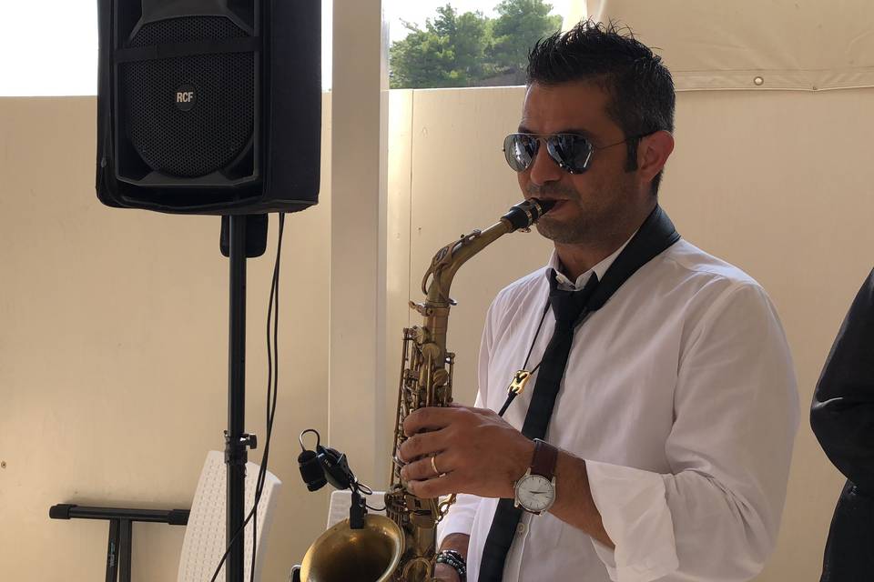 Aperitivo con sax elegante