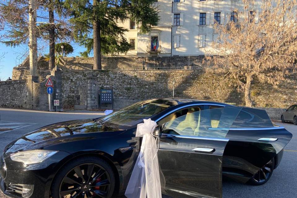 Tesla model S nera