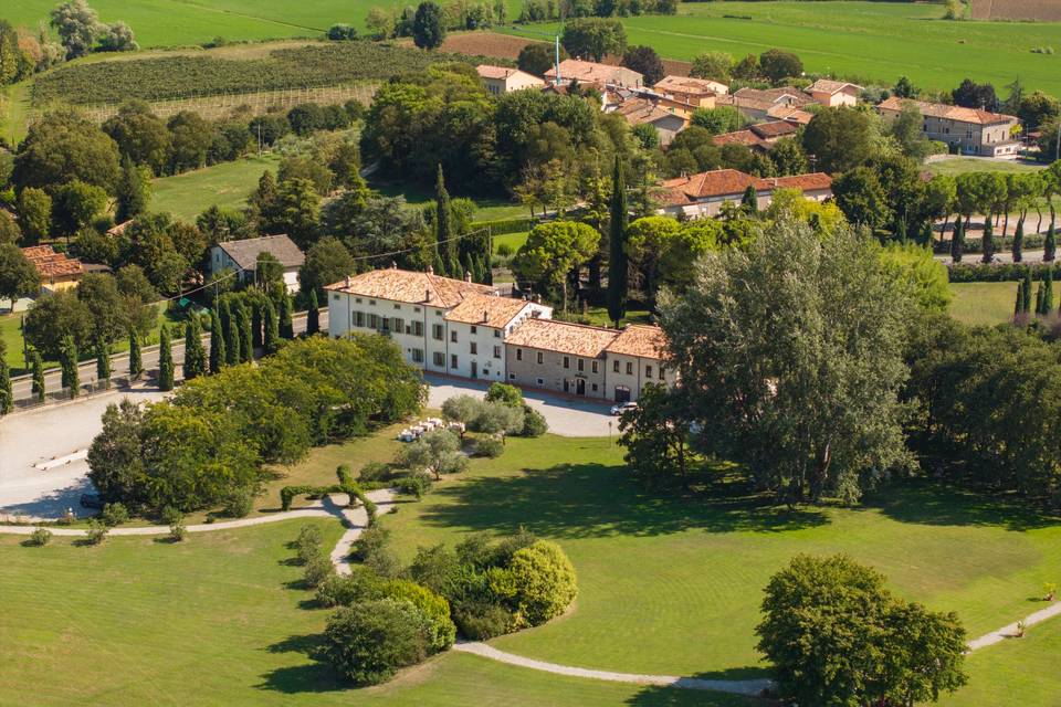 La tenuta dall'alto