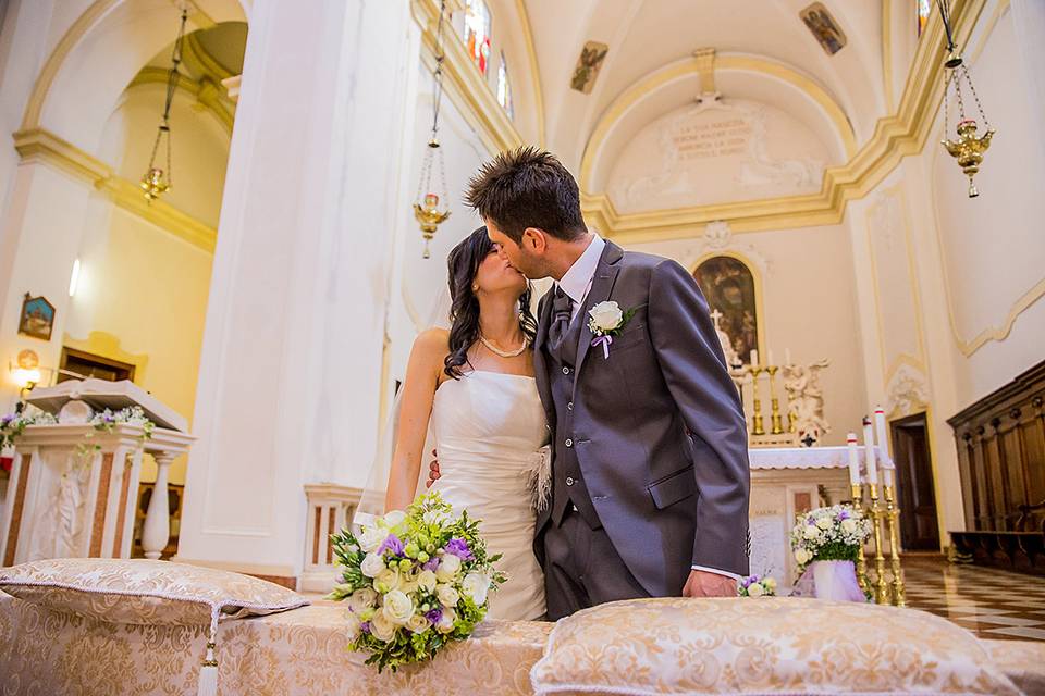 Il bacio in chiesa