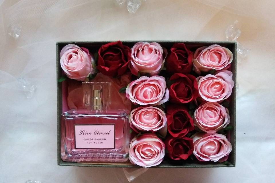 Box di rose bicolore e produmo