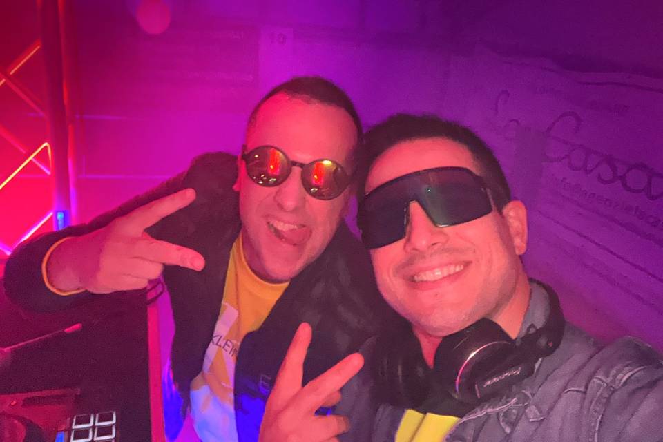 Dj set Sunglass party