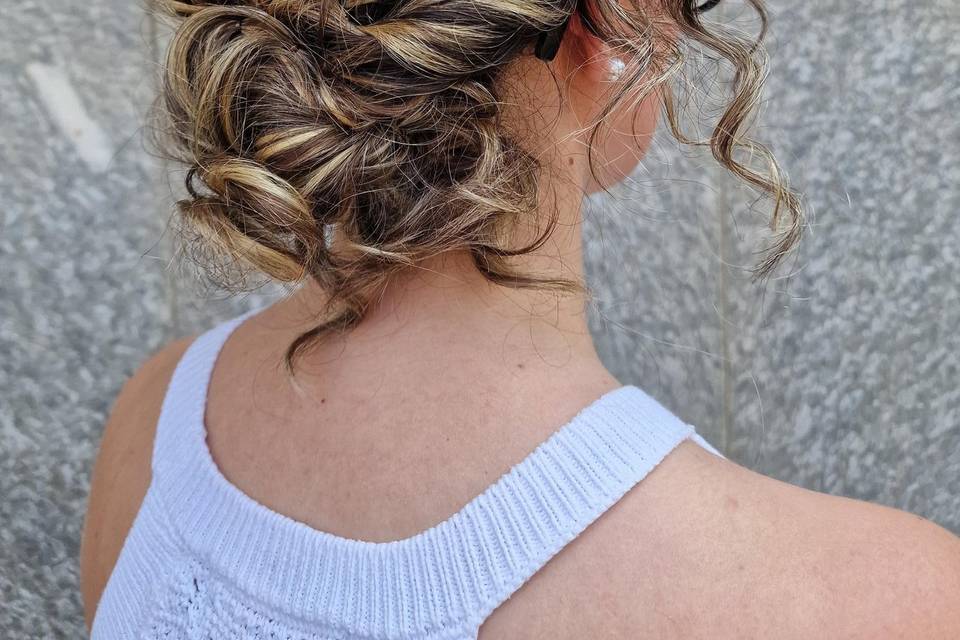 Raccolto su capello riccio