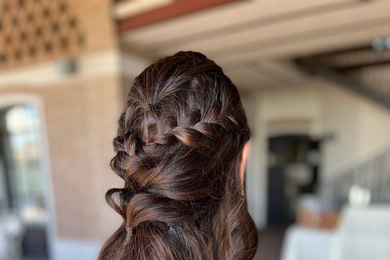 Semiraccolto con treccia