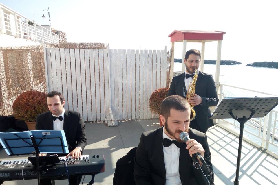 Vocalist, keyboard and sax