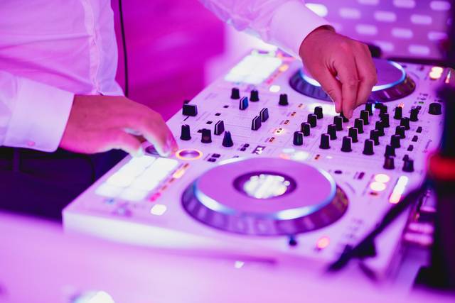 Console_dj_bianca_luci_viola