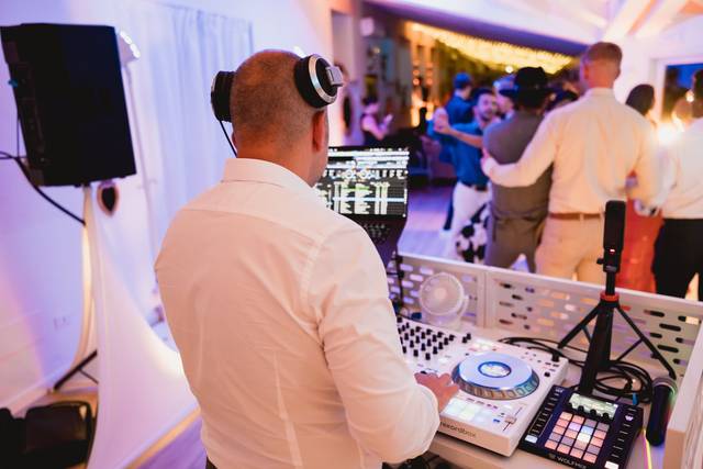 Dj_uomo_dj_set_bianco