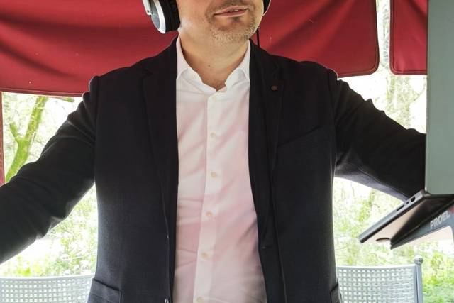 Dj Small White