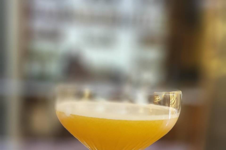 Cocktail con passion fruit