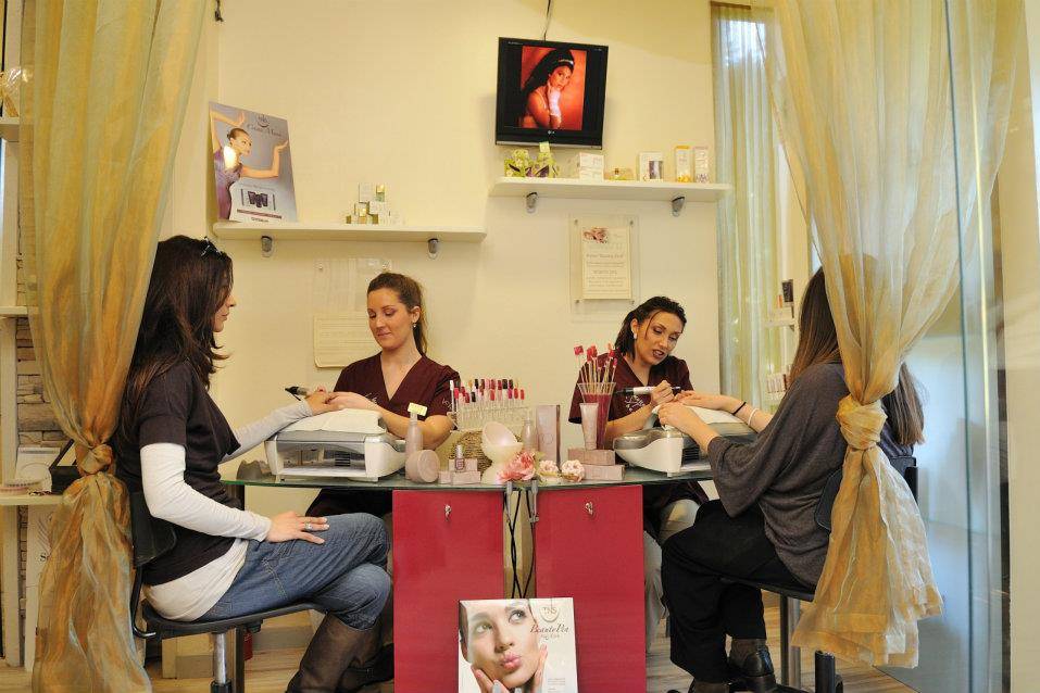 Interno postazione manicure