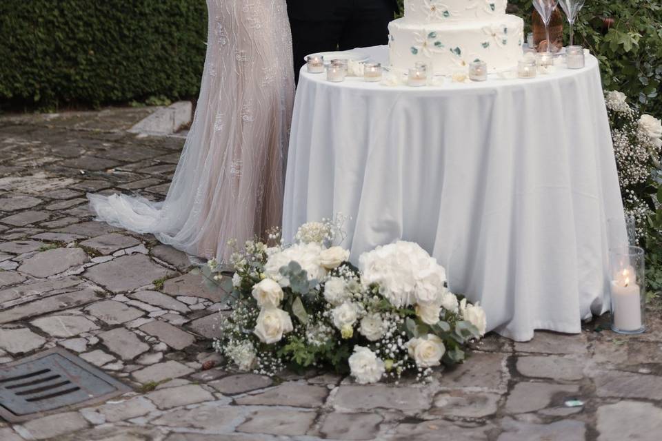 Taglio torta in Giardino