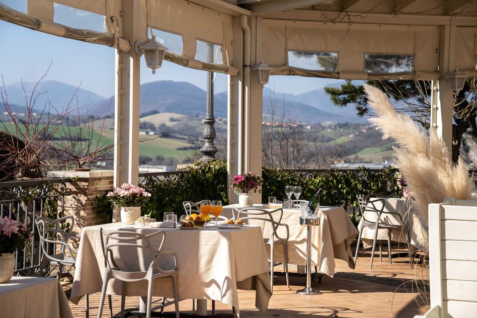 La terrazza davanti alla Villa