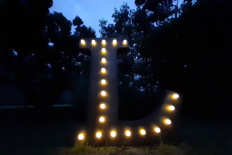 Lettere luminose - L