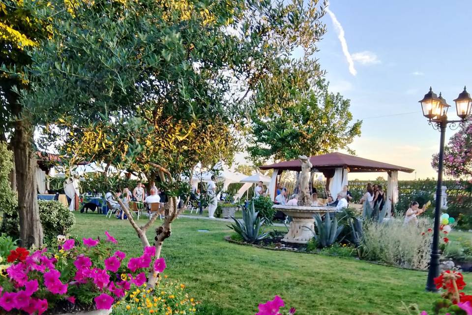 L'apericena in giardino