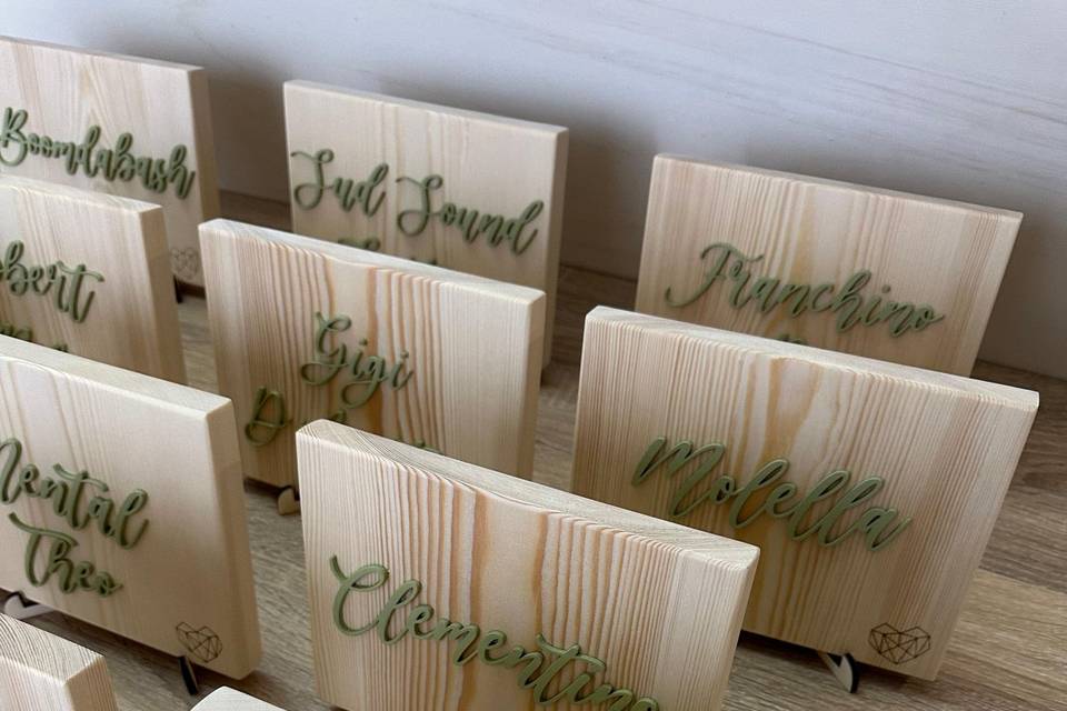 Segnatavoli in legno