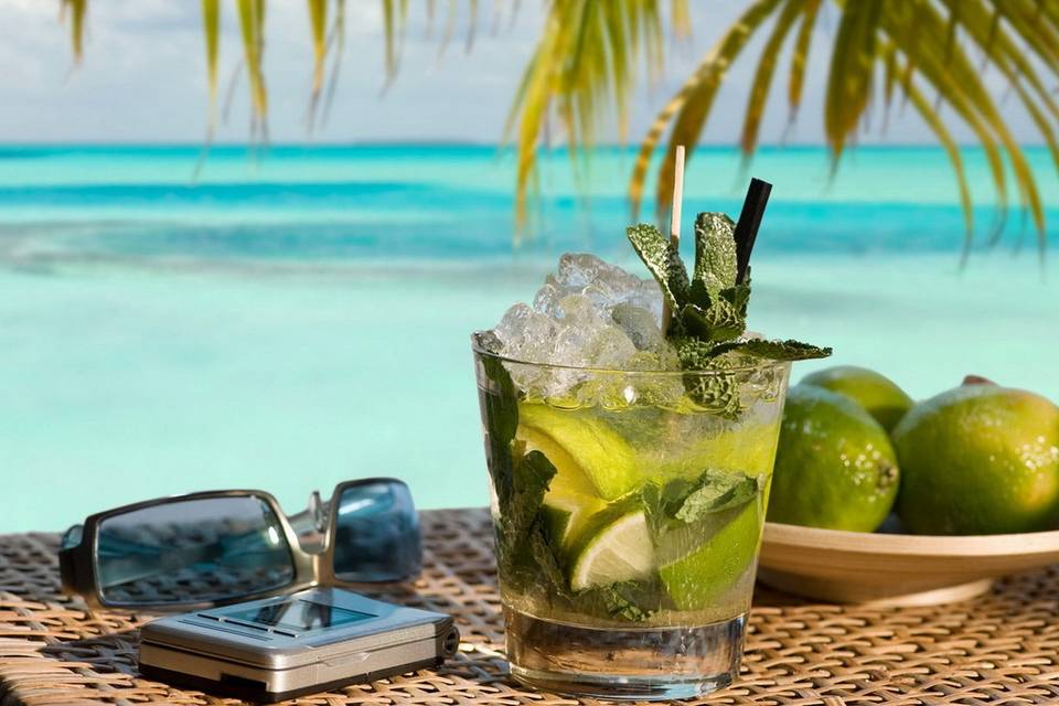 Un cocktail in riva al mare