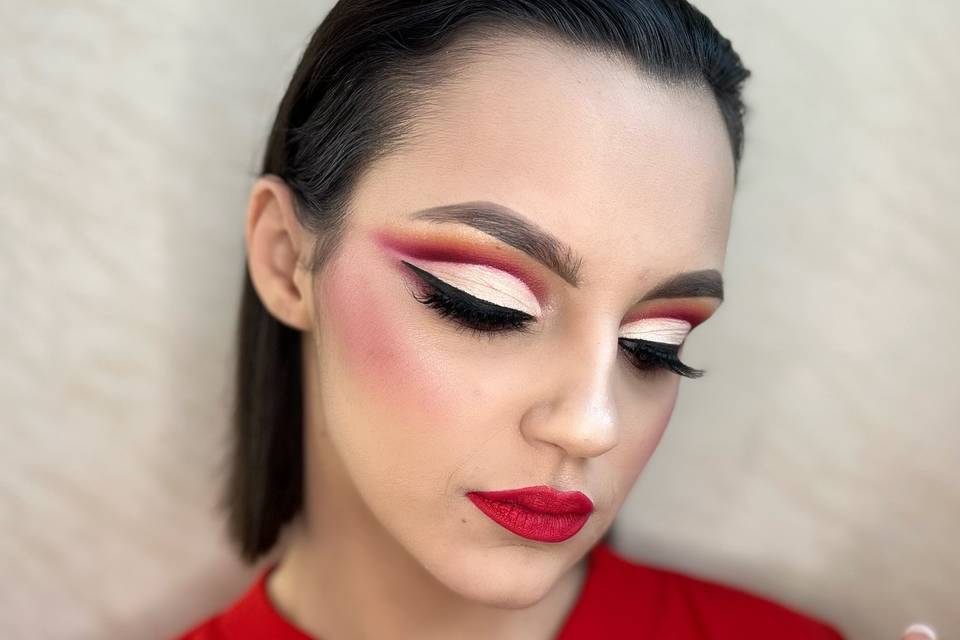 Cut crease