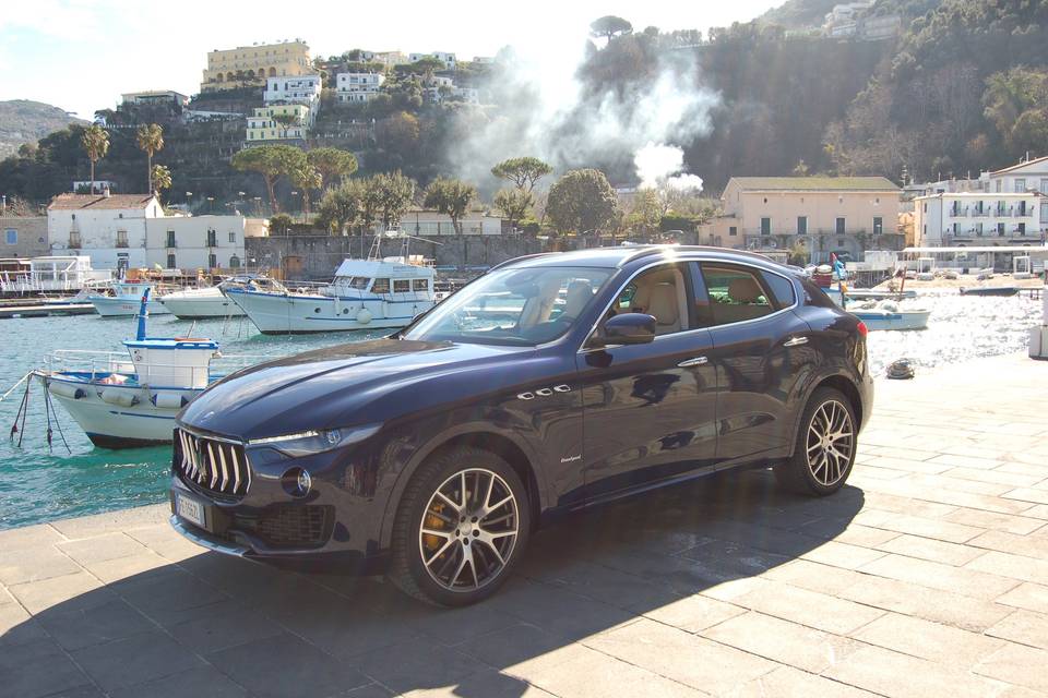 Maserati levante blu