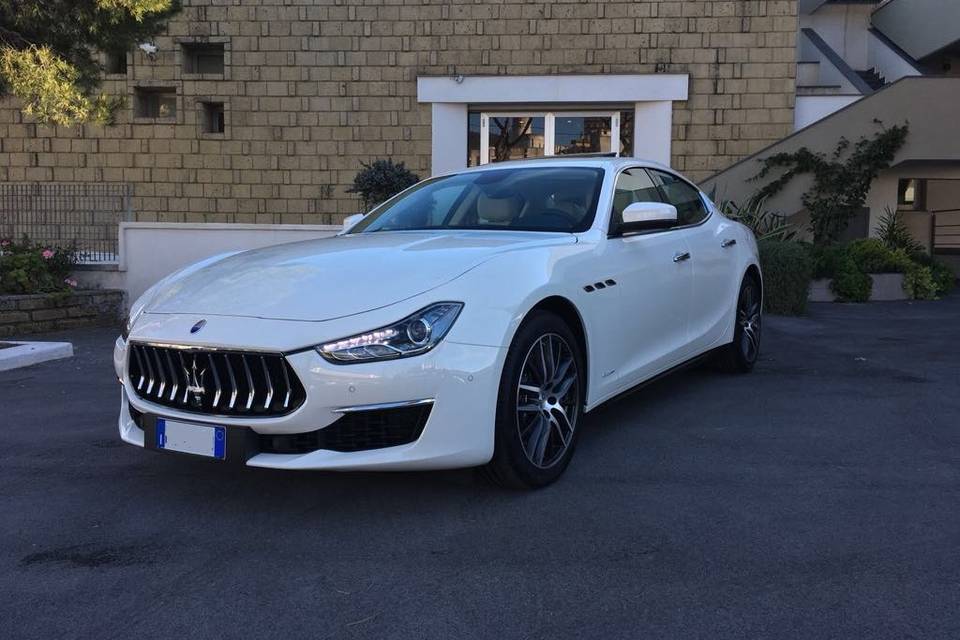 Maserati levante blu