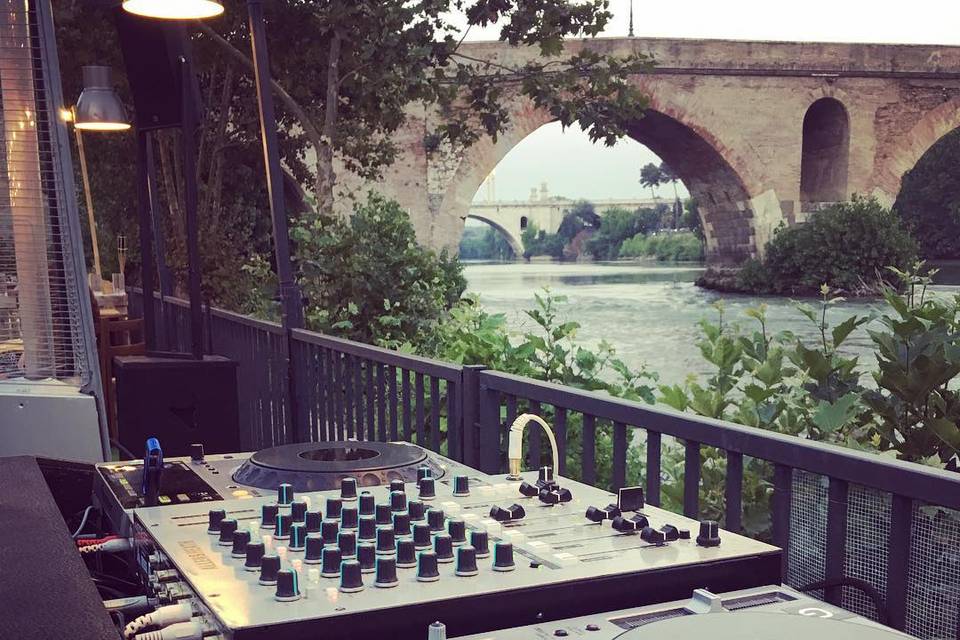 Good Vibes on the river