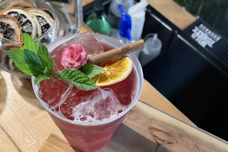 Fiori eduli e cocktails