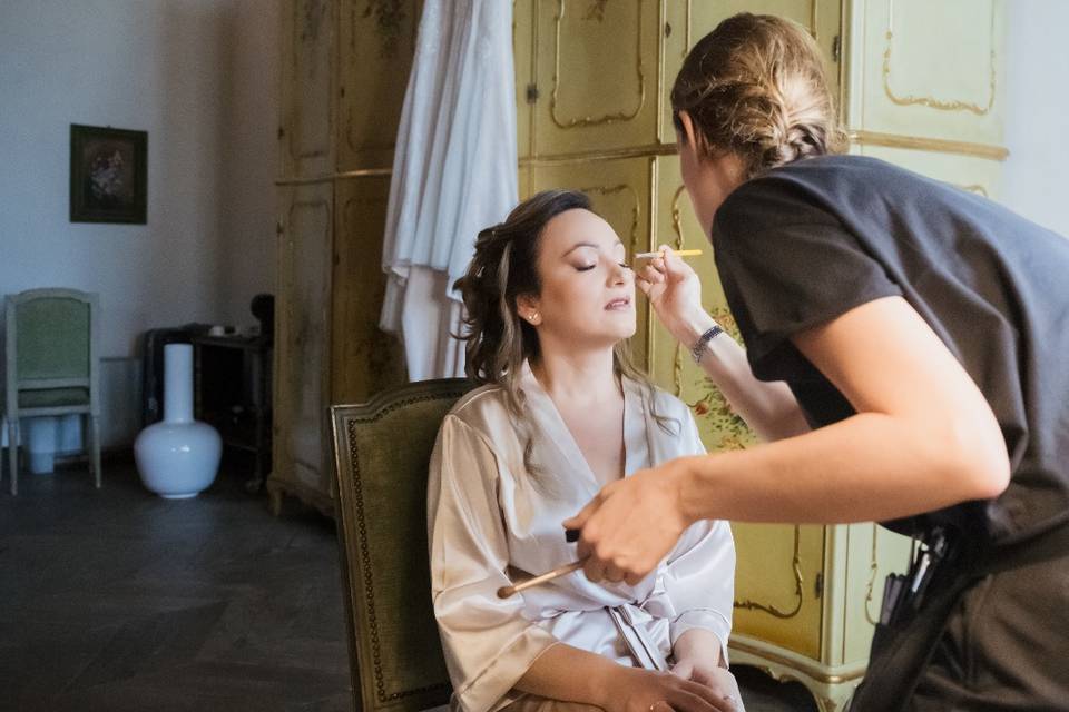 Bridal make-up service