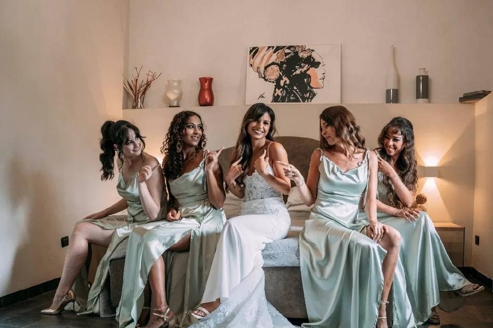 La sposa è le sue damigelle