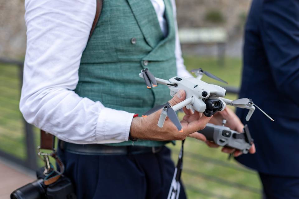 Operatore drone preparazione volo