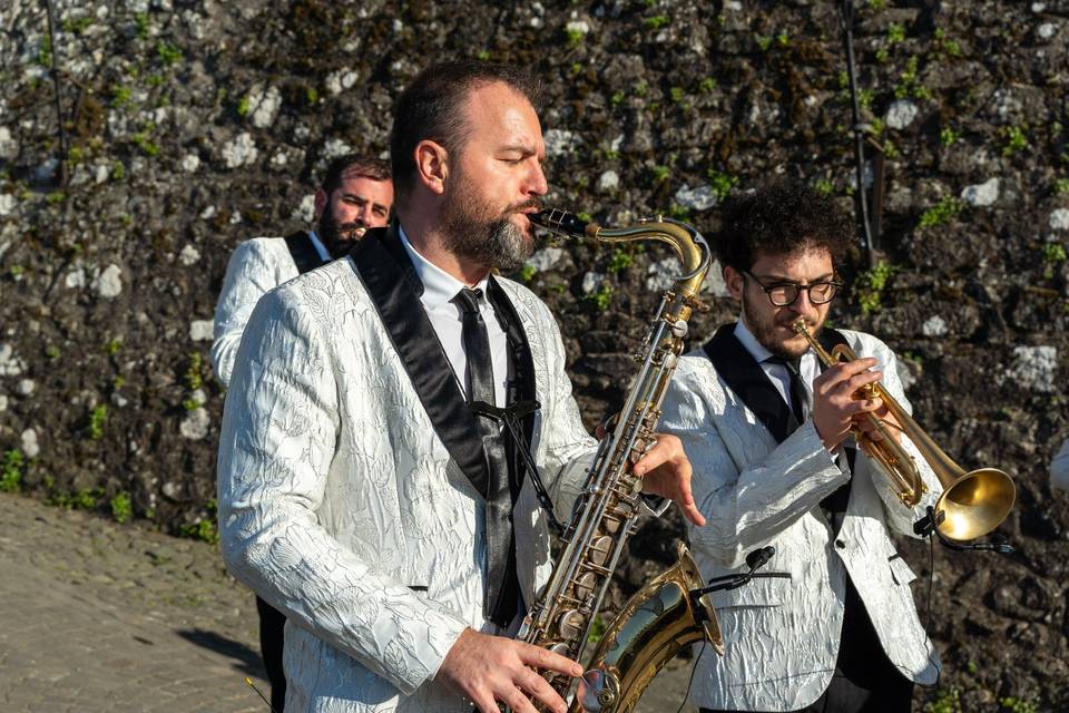 Roaming band
