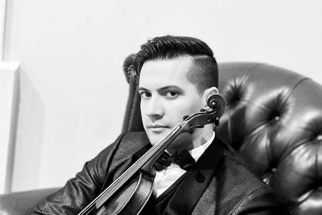 Gisler Lima Violinist