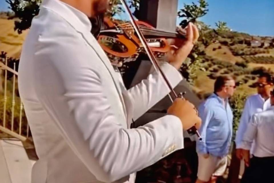 Gisler Lima Violinist