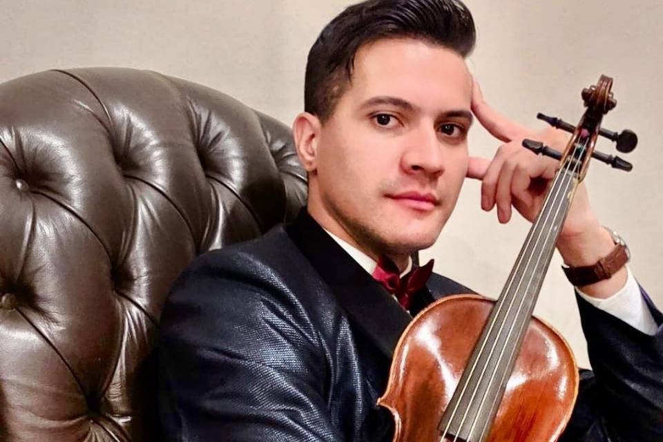 Gisler Lima Violinist