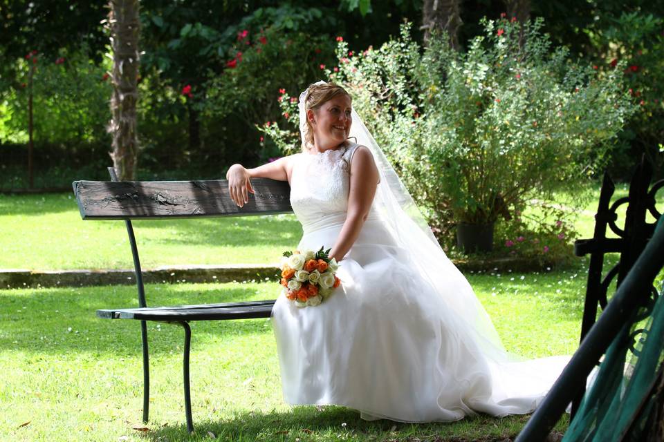 Sposa sulla panchina