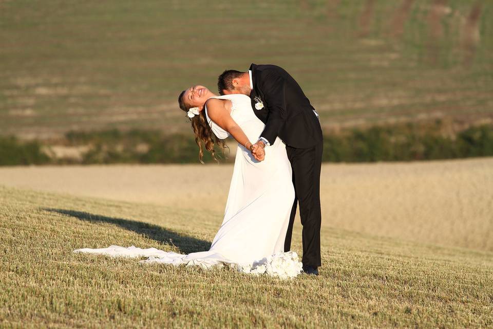 Sposa nell'acqua al mare