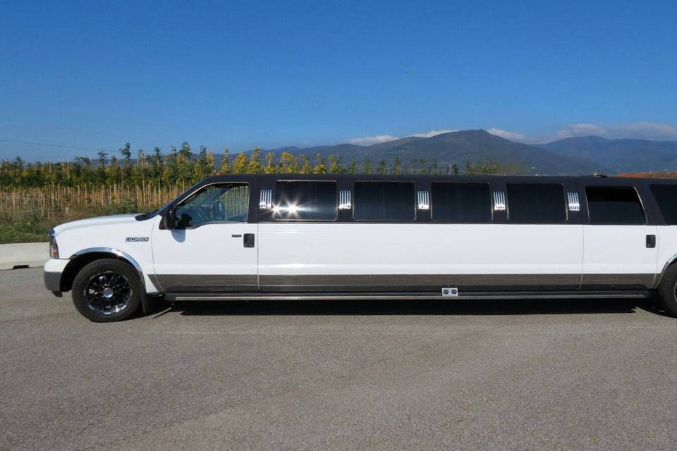 Noleggio limousine massa