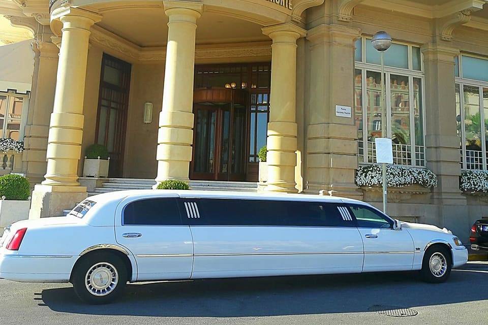 Noleggio limousine versilia